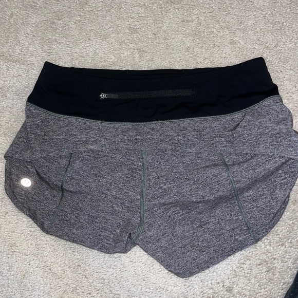 Lululemon grey speed short with black waistband 2.5” - size 2 - Picture 2 of 3